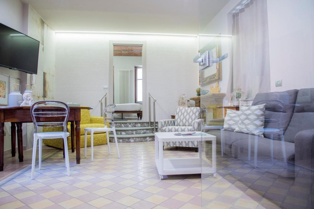 Appartamento Vacanze / Holiday Flat Farfalle&Rossobarbera Montegrosso d'Asti Bagian luar foto